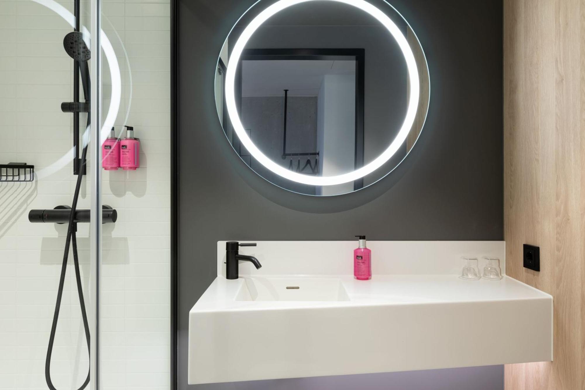 Moxy Outletcity Metzingen 메칭엔 외부 사진